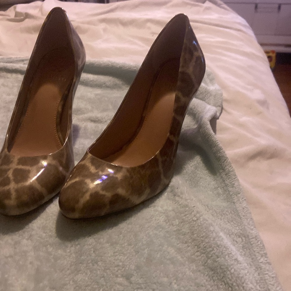 Vince camuto pumps brown